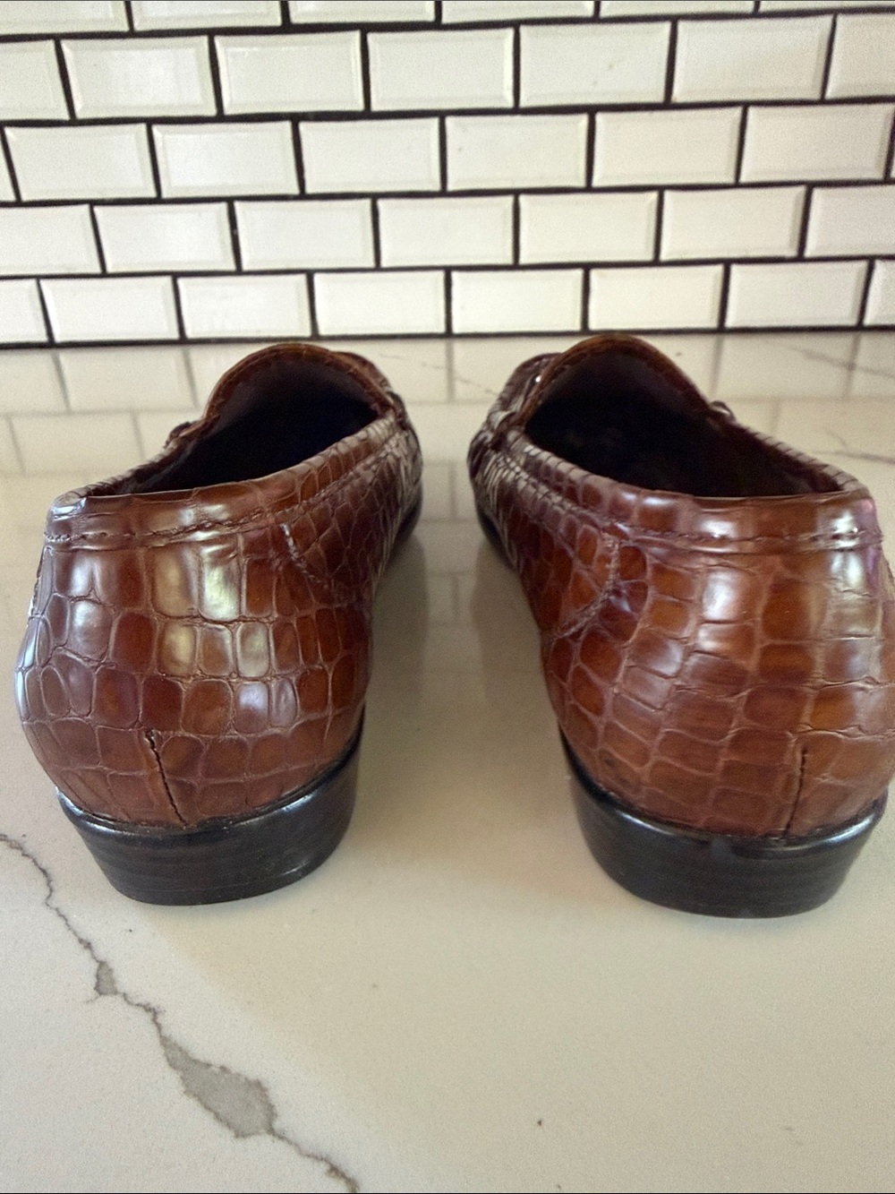 SAS Women's Metro Brown Croc-Embossed Leather Loafers w/Gold Bit, Sz 8 LIKE NEW - Picture 6 of 9